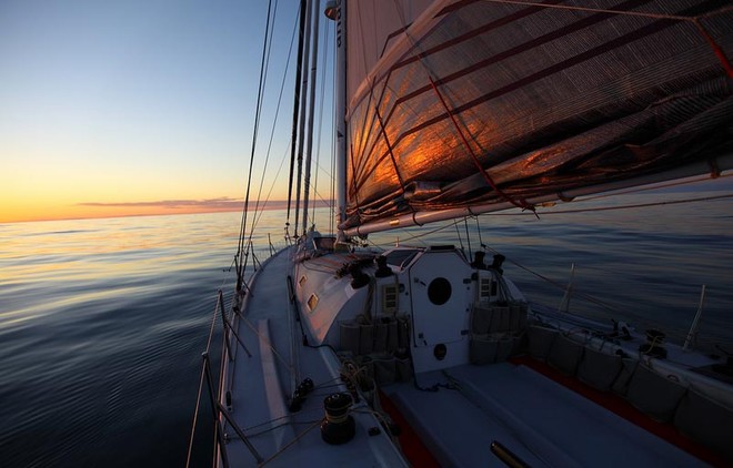 Anasazi heading off - photo by Somira Sao ©  SW